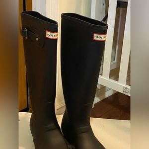 Like new black Hunter Boots.